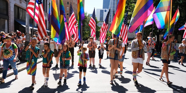 Scener från den 45:e årliga Seattle Pride Parade den 30 juni 2019. 