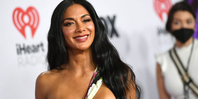 "Le chanteur masqué" la juge Nicole Scherzinger réfléchit à certaines de ses collaborations préférées et travaille avec des icônes de la musique, dont Prince.