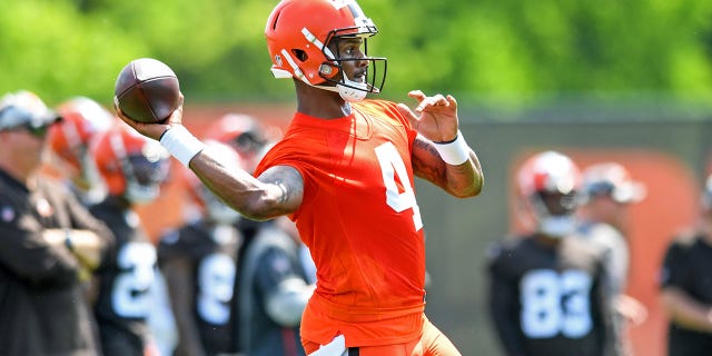 Deshaun Watson #4 of the Cleveland Browns throws a pass during the Cleveland Browns offseason workout at CrossCountry Mortgage Campus on June 1, 2022 in Berea, Ohio. 