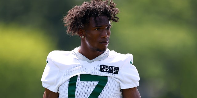 Wide receiver Garrett Wilson #17 of the New York Jets during New York Jets mandatory minicamp at Atlantic Health Jets Training Center on June 15, 2022 in Florham Park, New Jersey. 