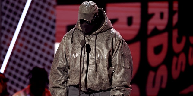 Kanye West onstage during the 2022 6 月在微软剧院举行的 BET Awards 26, 2022 在洛杉矶, 加利福尼亚州.