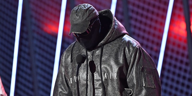 Kanye West onstage during the 2022 BET Awards at Microsoft Theater on June 26, 2022 로스 앤젤레스, 캘리포니아.