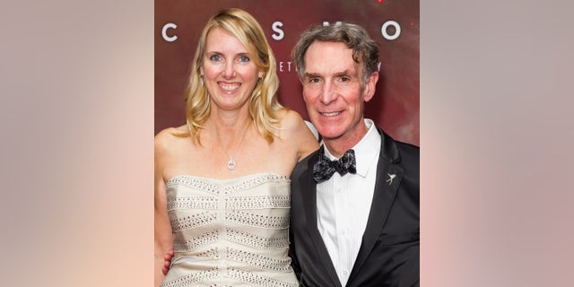 Blair Tindall y Bill Nye se casaron en 2006. La pareja comparte a su hija, Charity, de 19 años.