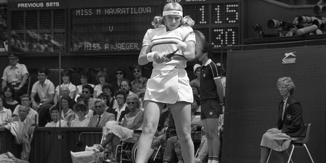 American Andrea Jaeger faced American Martina Navratilova in the Women's Singles Final in Wimbledon, London. Navratilova won 6-0, 6-3.