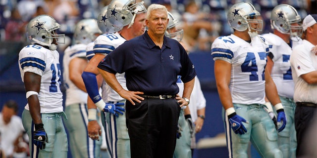 Coach Bill Parcells of the Dallas Cowboys during a 17-7 preseason win over the San Francisco 49ers at Texas Stadium in Irving, Texas, Aug. 26, 2006