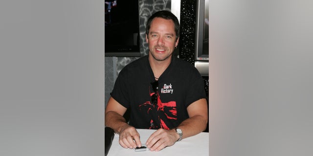 O artista de novela gráfica Tim Sale participa da celebração do DVD Universal da NBC "Heróis: 1ª temporada" Na NBC Experience Store em 28 de agosto de 2007 em Nova York. 