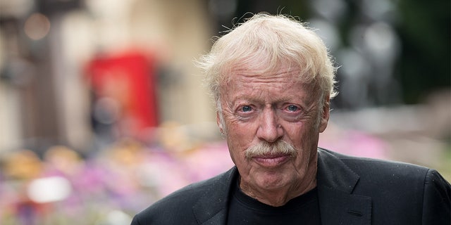 Phil Knight, co-founder and chairman emeritus of Nike, attends the fourth day of the annual Allen &amp;アンプ; Company Sun Valley Conference, 7月 14, 2017 in Sun Valley, アイダホ. 