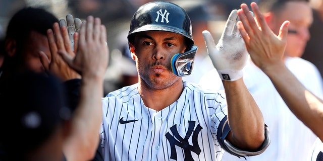 New York Yankees designated hitter Giancarlo Stanton celebrates after hitting a home run against the Houston Astros during the seventh inning of a baseball game, Sondag, Junie 26, 2022, In New York.
