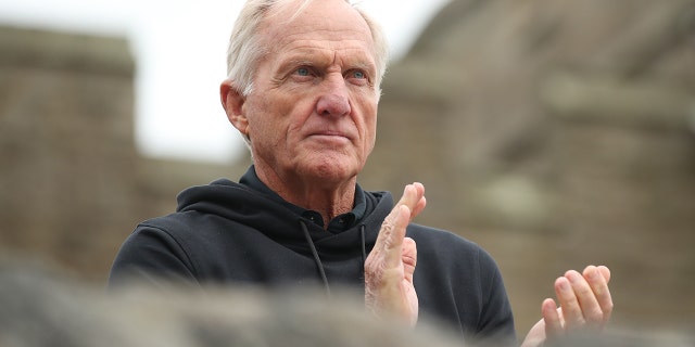 Greg Norman under præmieoverrækkelsesceremonien efter den fjerde dag af International Series i England i Sleyly Hall den 5. juni 2022 i Hexham, England.