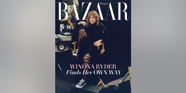 Winona Ryder, Harper's Bazaar'ın Temmuz 2022 dijital sayısının kapağında.