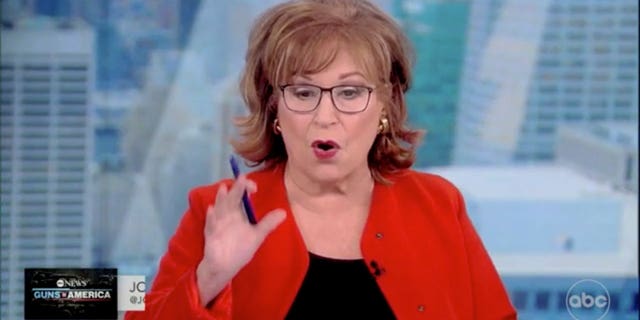 Alyssa Farah Griffin a plaisanté lundi dont elle a parfois peur "La vue" co-animatrice Joy Behar.