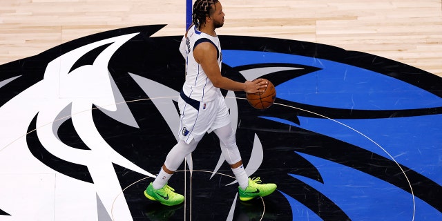 Jalen Brunson #13 of the Dallas Mavericks brings the ball up court during the third quarter against the Golden State Warriors in Game Four of the 2022 NBA Playoffs Western Conference Finals at American Airlines Center on May 24, 2022 in Dallas, Texas.