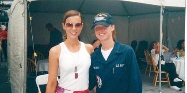 Janae Sergio met the cast of 2001's 'Pearl Harbor' which starred Kate Beckinsale (sinistra).