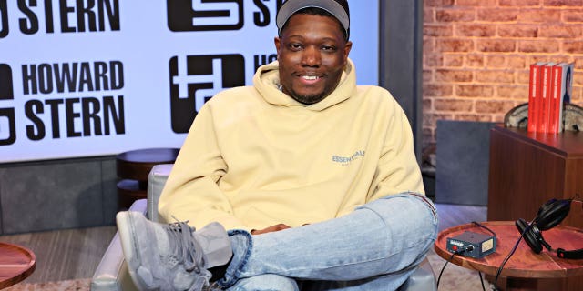 Michael Che has defended Chris Rock's decision to quickly return to work after being slapped by Will Smith at the 2022 Oscars.