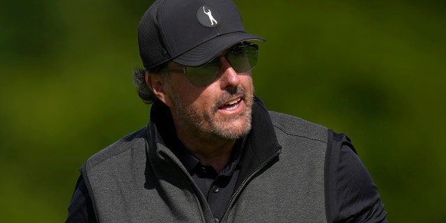 Phil Mickelson reacts to the crowd after putting on the 15th green during the LIV Golf Invitational at the Centurion Club in St Albans, England, Saturday, June 11, 2022.
