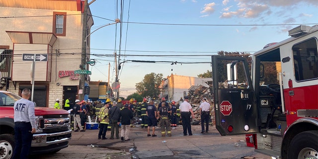 Philadelphia Firefighter Killed In Building Collapse, 5 Rescued In ...