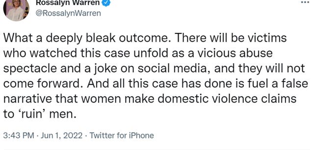 Depp-Heard davası: Toplumsal medya nihai karar üstüne patladı 2 Rossalyn Warren tweet attı "Ne derinden kasvetli bir sonuç. Bu davanın sosyal medyada bir vahşet gösterisi ve bir şaka olarak ortaya çıkmasını izleyen mağdurlar olacak ve öne çıkmayacaklar. Ve tüm bu vakaların yaptığı, kadınların erkekleri 'yıkmak' için aile içi şiddet iddialarında bulunduğuna dair yanlış bir anlatıyı körüklemek."