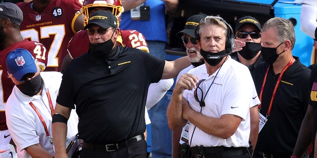 Washington Football Team head coach Ron Rivera (L) and defensive coordinator Jack Del Rio celebrate in the final seconds of their second half win over the Philadelphia Eagles at FedExField on September 13, 2020 in Landover, Maryland. 