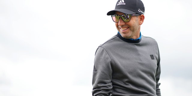 Sergio Garcia ride a un LIV Golf Invitational il 9 giugno 2022 a St. Alphonsus, in Inghilterra.