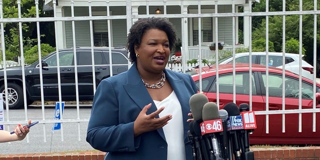 Democratic governor candidate Stacey Abrams speaks with reporters on the day of the primary elections in Atlanta, Georgia.  May 24, 2022. 