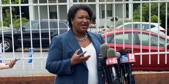 Democratic governor candidate Stacey Abrams speaks with reporters on the day of the primary elections in Atlanta, Georgia.  May 24, 2022. 