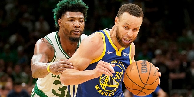 The Golden State Warriors drive Stephen Curry (30) against Boston Celtics Guard Marcus Smart (36) in the fourth quarter of Game 6 of the NBA Finals in Boston on Thursday, June 16, 2022. Guard
