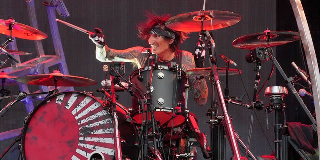 Tommy Lee exited the concert after five songs, according to reports.