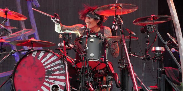 Tommy Lee exited the concert after five songs, according to reports.