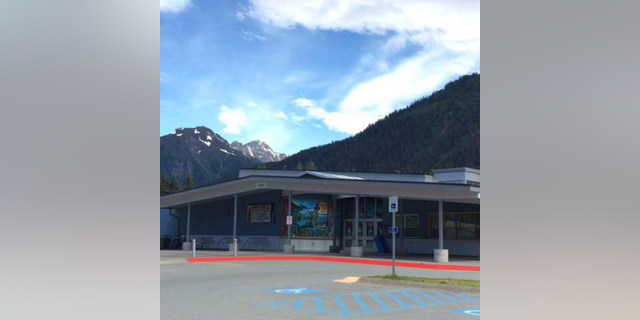 Sitʼ Eeti Shaanáx̱ Glacier Valley Elementary School 