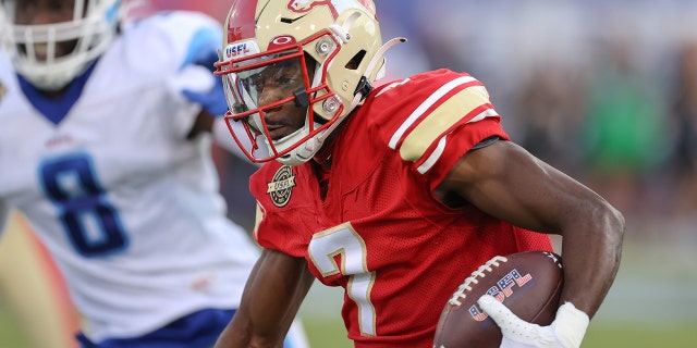 Birmingham Stallions wide receiver Victor Bolden Jr. (7) returns a kickoff during the first quarter of the USFL Playoff Semifinal game between the New Orleans Breakers and Birmingham Stallions on June 25, 2022, at the Tom Benson Hall of Fame Stadium in Canton, OH.