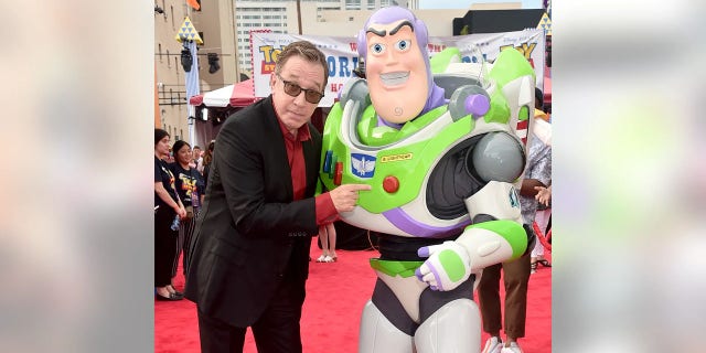 Noen få Twitter-brukere hevdet at Tim Allen hadde blitt erstattet som Buzz Lightyear i den siste delen av megahiten