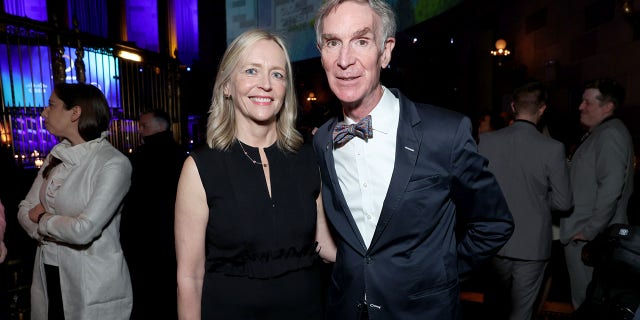 Bill Nye is officially a married man! The "Science Guy" wed author Liza Mundy in late May.