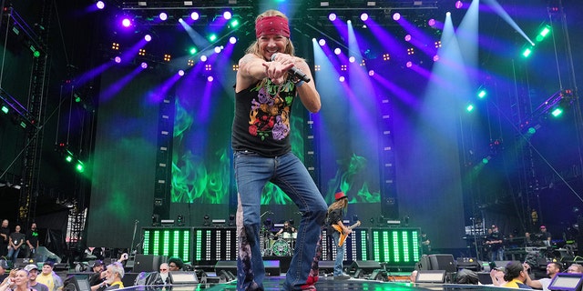Bret Michaels of Poison performs onstage during The Stadium Tour at Nationals Park on June 22, 2022 在华盛顿, 直流.