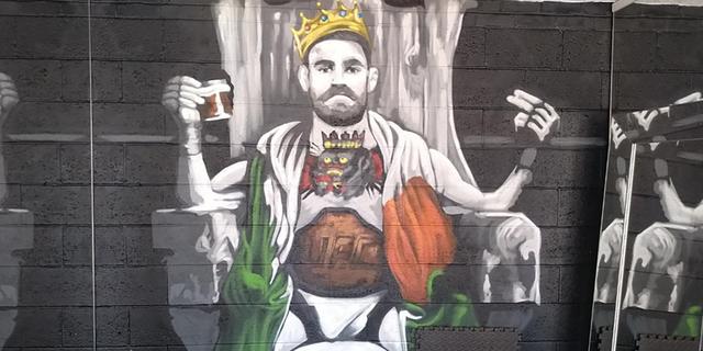 Ryan Palin, 36, 被判刑 29 years behind bars for conspiracy to supply Class A and B drugs after police recognized a mural painted on a wall in his house.