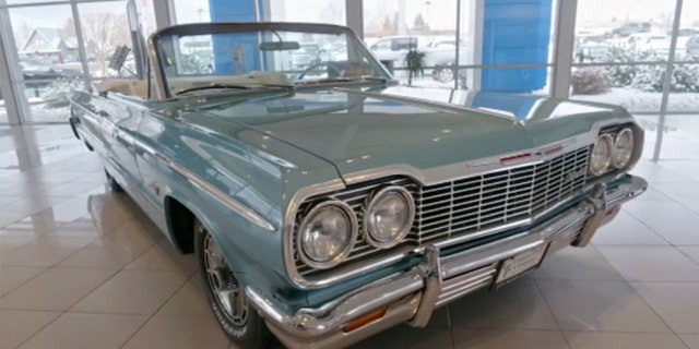 的 1964 Impala SS was the last built on Chevy's X-frame chassis before the model was fully redesigned for 1965.