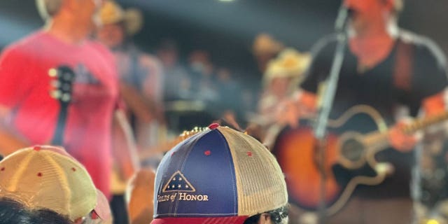 The country singer performed his hits including "One Of Them Girls" and "Memory I Don’t Mess With" at the Ohio concert.