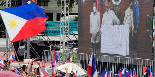 A screen showing Philippine President-elect Ferdinand Marcos Jr. and outgoing President Rodrigo Duterte at the inauguration venue of the National Museum in Manila, Philippines, June 30, 2022.