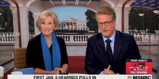 "atmosfera matinal" Os co-apresentadores Mika Brzezinski e Joe Scarborough ostentam os 20 milhões de espectadores que assistiram à primeira sessão em 6 de janeiro às custas do ex-presidente Trump.