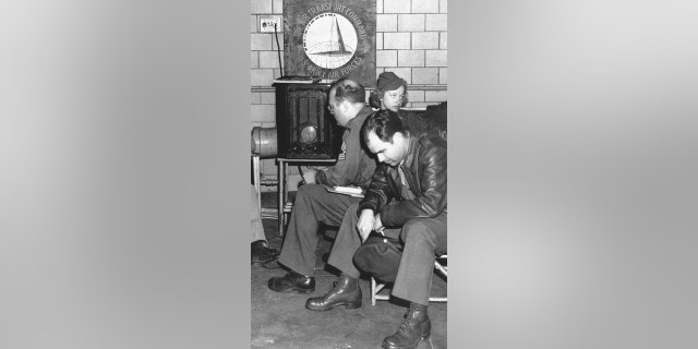 Military staff listening to Roosevelt pray