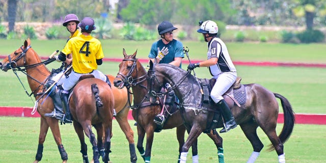 CARPITERIA, CA – 10 JUIN: le prince Harry, duc de Sussex, est vu jouer au polo le 10 juin 2022 à Carpinteria, en Californie.  (Photo par MEGA/GC Images)