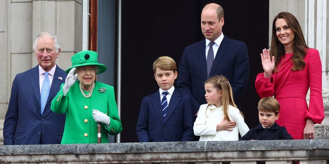 Britain's Queen Elizabeth, Prince William, Catherine, Duchess of Cambridge, Prince George, Princess Charlotte, Prince Louis, Prince Charles and Camilla, Duchess of Cornwall stand on a balcony during the Platinum Jubilee Pageant, marking the end of the celebrations for the Platinum Jubilee of Britain's Queen Elizabeth, in London, Britain, June 5, 2022