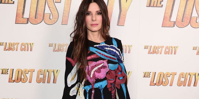 Sandra Bullock s'est cachée d'un harceleur dans un placard après qu'il soit entré par effraction chez elle.