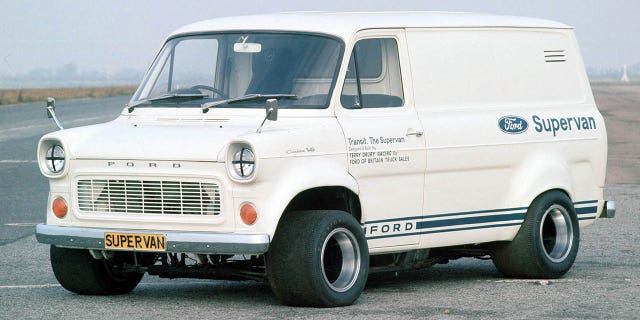 1971 metų „SuperVan“ buvo pastatytas ant „Ford GT40“ lenktyninio automobilio važiuoklės. 