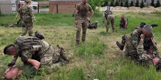 A U.S. Army veteran who served  in Iraq trains Ukrainian forces in combatives as the country's war with Russia continues.