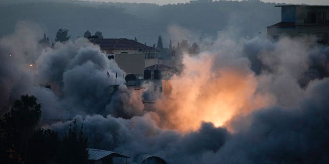 Pasukan Israel meledakkan rumah militan Palestina Diaa Hamarsheh di desa Yabed, Tepi Barat, Kamis, 2 Juni 2022. Para pejabat Israel mengatakan penghancuran itu mencegah serangan di masa depan, sementara kelompok HAM melihatnya sebagai bentuk hukuman kolektif.
