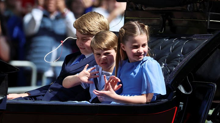 Queen Elizabeth honored as longest-reigning British monarch at Platinum Jubilee