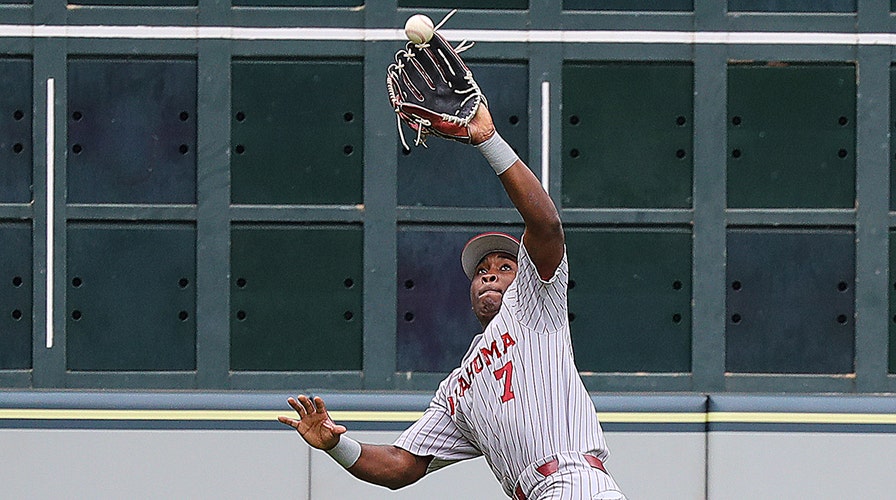 Oklahoma’s Kendall Pettis makes phenomenal catches, cleans up at the plate