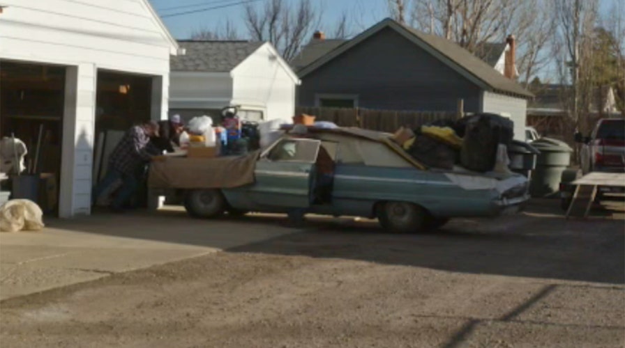 Son restores father's 1964 Chevrolet Impala SS that was in garage for 34 年份