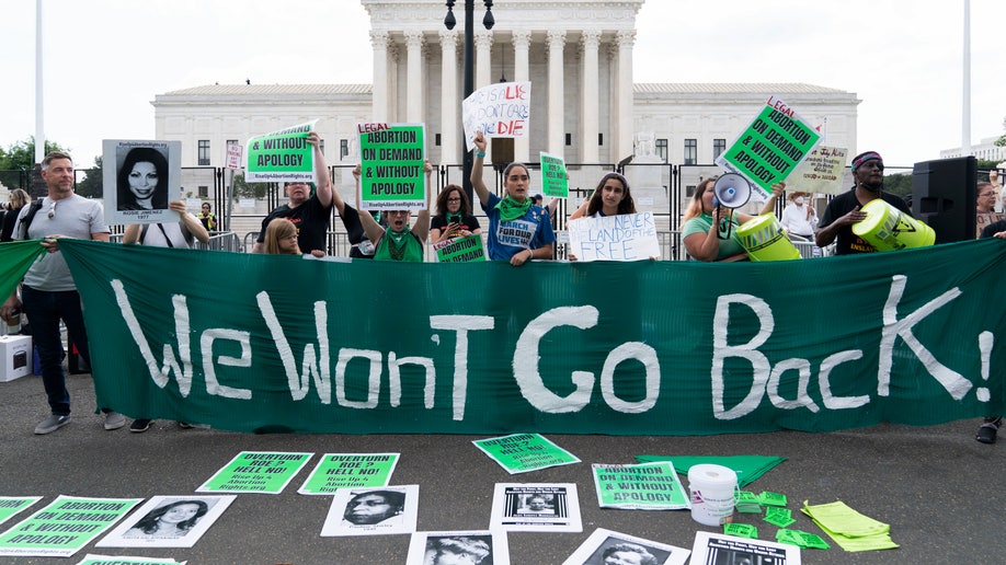 Supreme Court Overturns Roe V. Wade: Photos Of Protesters, Crowds ...