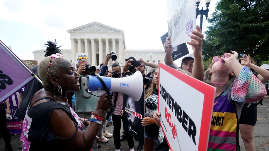 Supreme Court Overturns Roe V Wade Photos Of Protesters Crowds Outside High Court Fox News